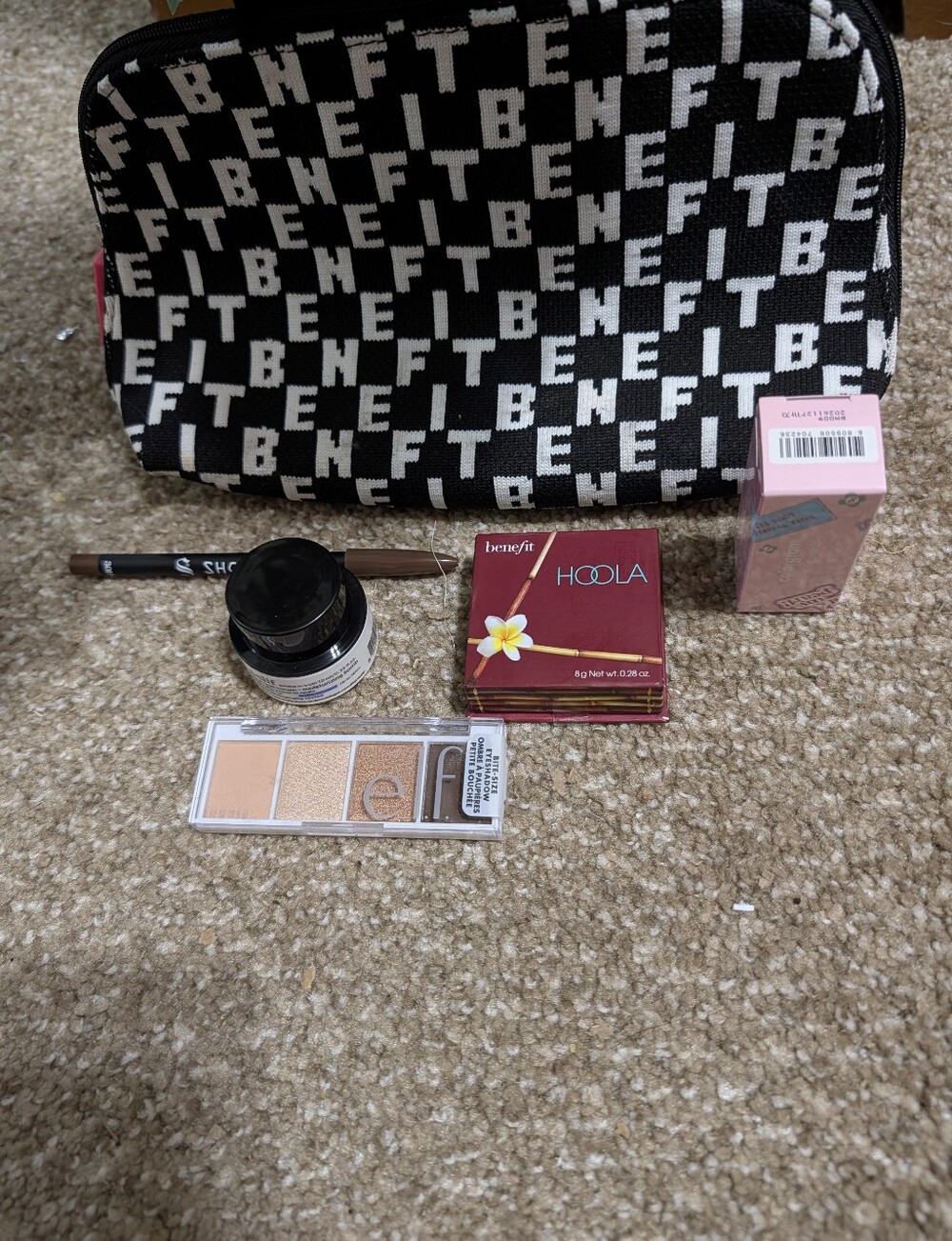 5 Kit Make Up Bag Hoola, Elf, Lip Liner, Belief, Cologram Lipstivk  Make Up Bag